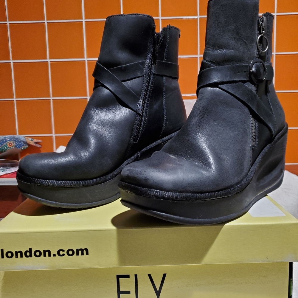 FLY LONDON JASO080FLY Rug Leather Ankle Boots